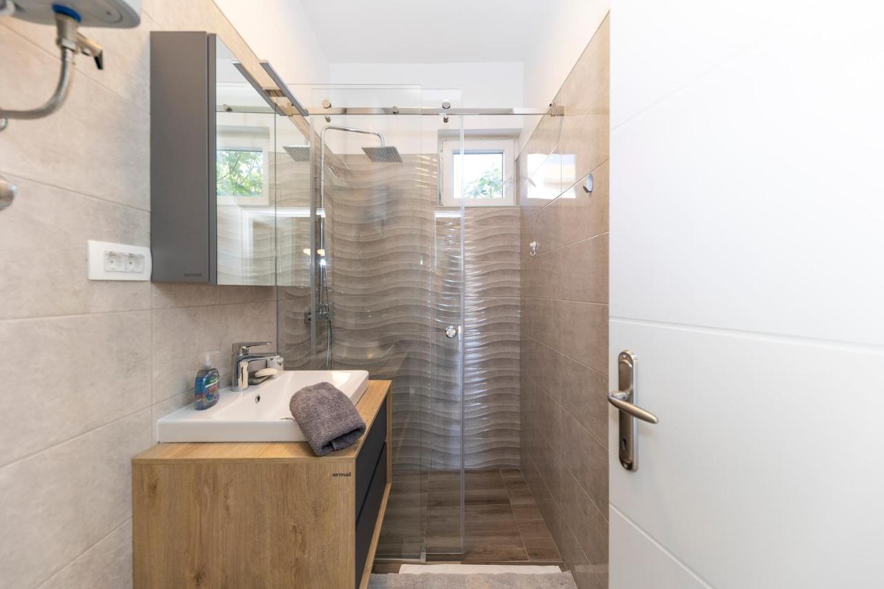 Duffys Appartement Zadar Buitenkant foto