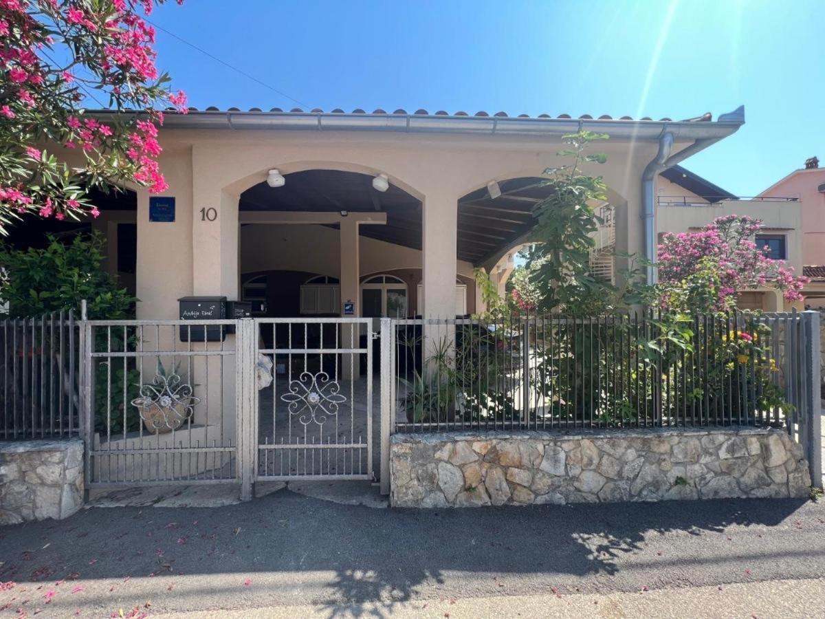 Duffys Appartement Zadar Buitenkant foto